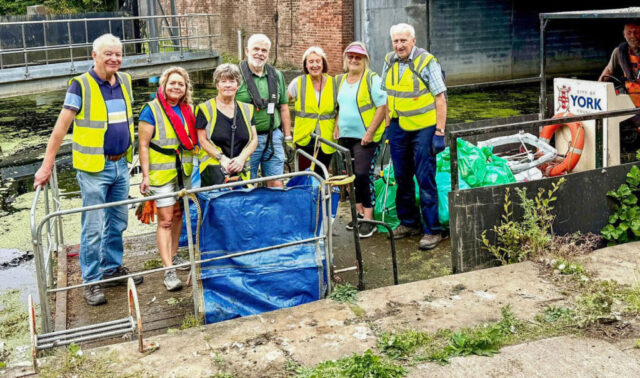 1a River Foss Society york volunteers cleaning river