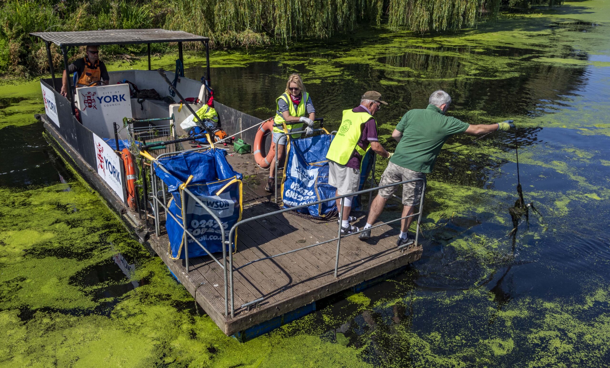 river foss volunteers cleaning river
